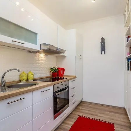 2 Bedroom Lovely In